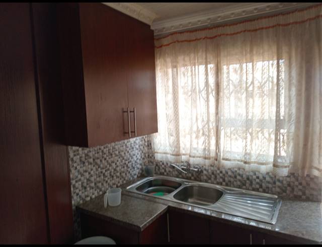 4 BEDROOM HOUSE FOR SALE IN LAKESIDE